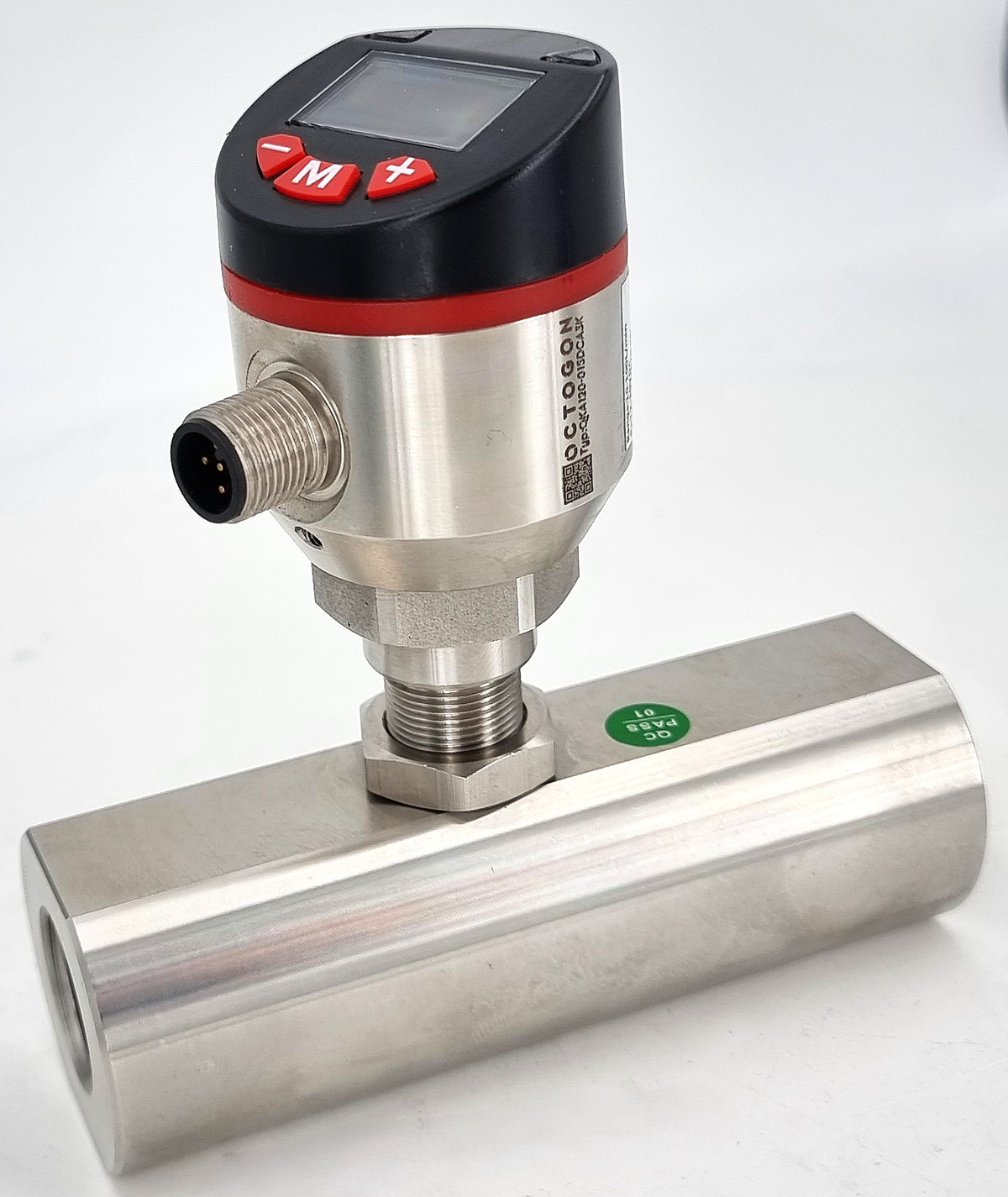 Turbinen-Durchflussmesser QKA120 von octogon mit Display und M12-Steckverbinder am Edelstahl-Einbaukörper