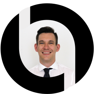 Matthias mit Logo.png__PID:86c93a50-7558-4f9a-9600-b4115c11e90b